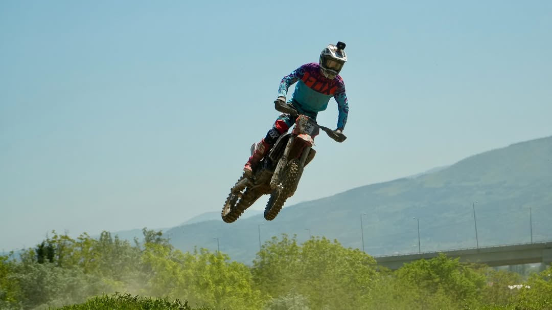 Kickstarting the engine, dust track